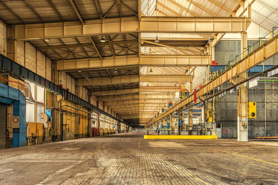 Large storage hall for building materials